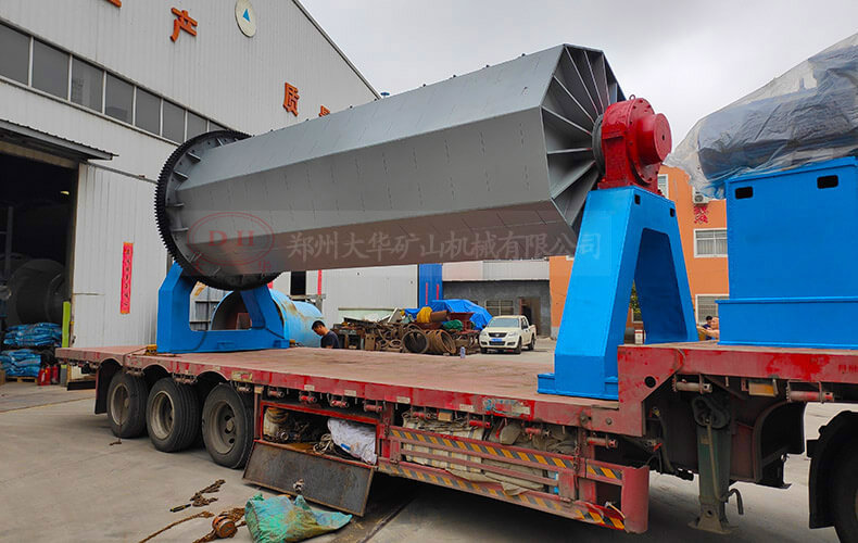 4臺(tái)六角滾筒拋光機(jī)裝車(chē)發(fā)往南陽(yáng)